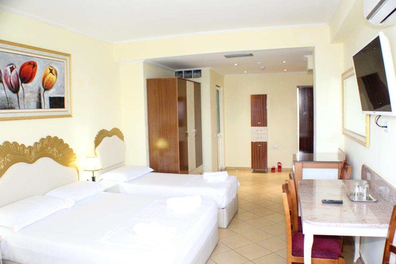 Republika Hotel Sarandë Buitenkant foto
