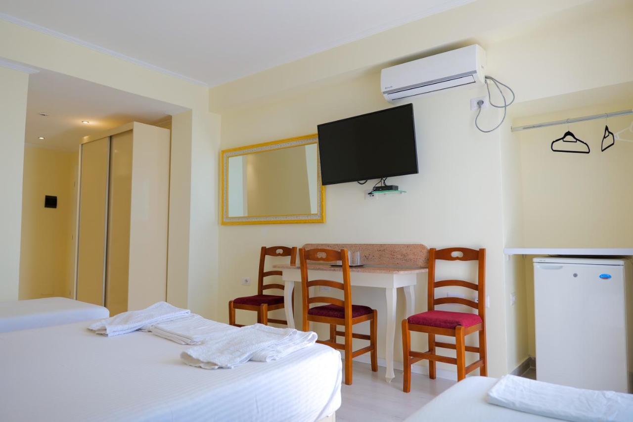 Republika Hotel Sarandë Buitenkant foto