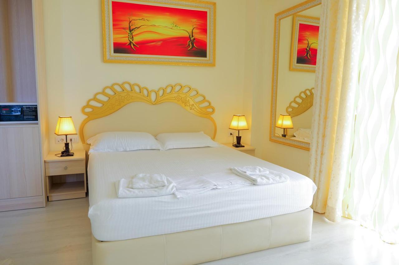 Republika Hotel Sarandë Buitenkant foto