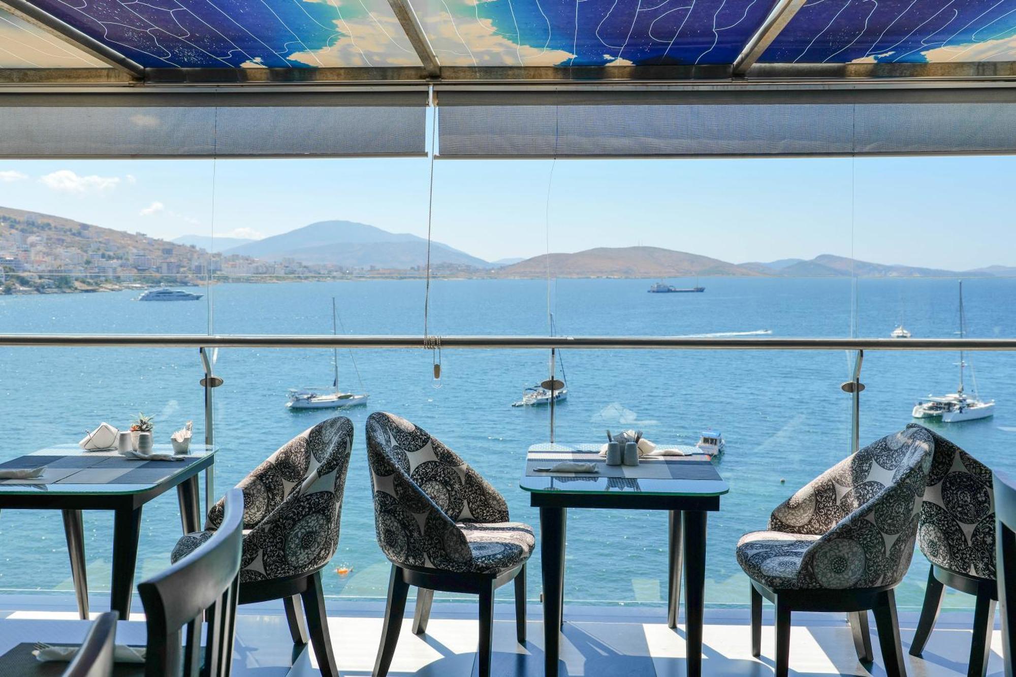 Republika Hotel Sarandë Buitenkant foto