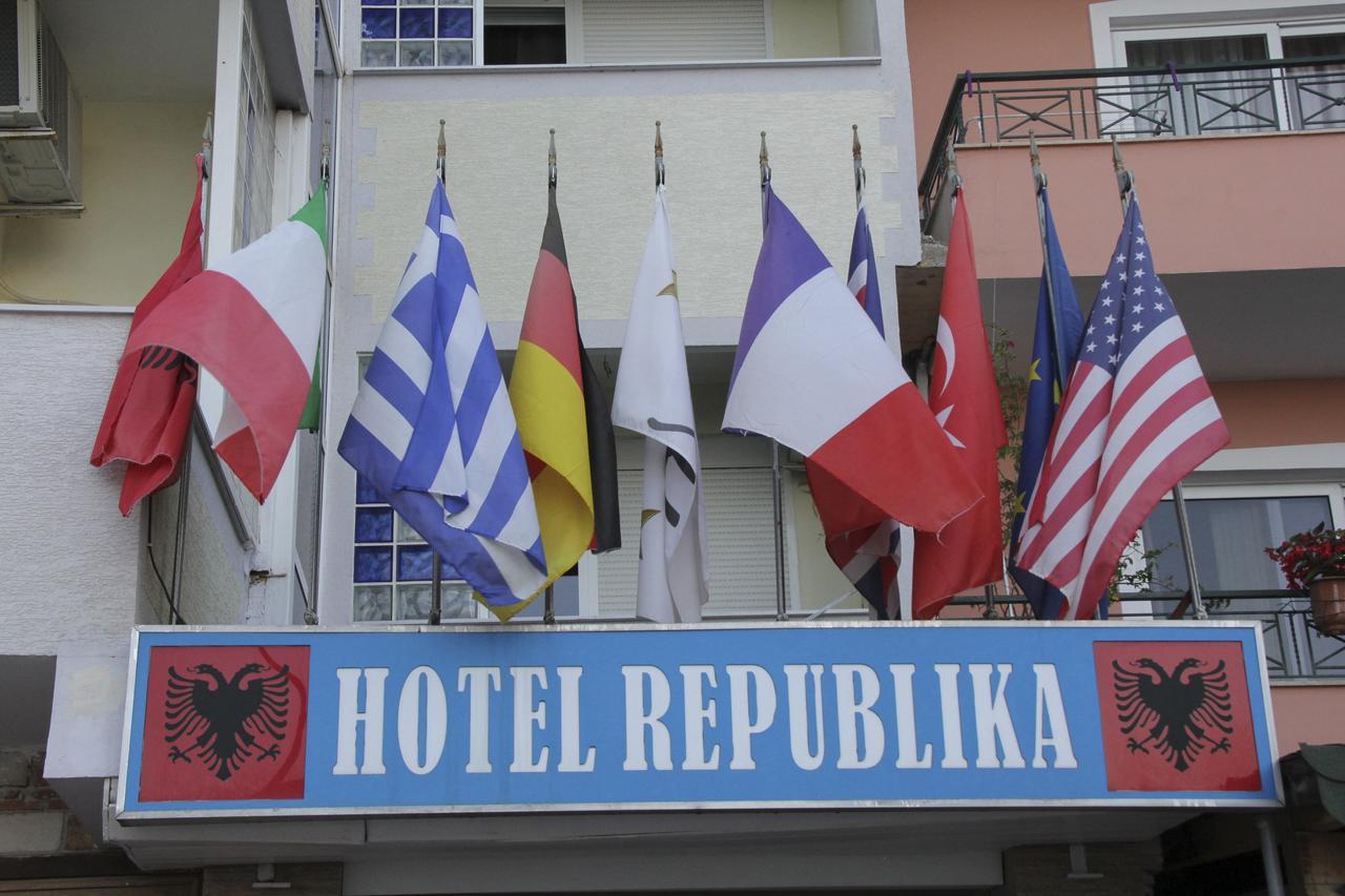 Republika Hotel Sarandë Buitenkant foto